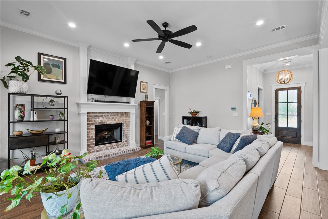 College Station, Texas, 77845, United States, 4 Bedrooms Bedrooms, ,4 BathroomsBathrooms,Residential,For Sale,1862401