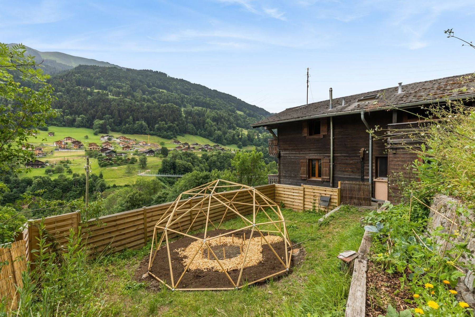  Rental chalet with 3 apartments - 5.6% gross yield - 物件實景