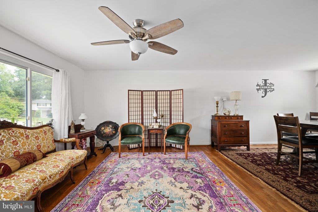 Alexandria, Virginia, 22308, United States, 4 Bedrooms Bedrooms, ,3 BathroomsBathrooms,Residential,For Sale,1921222
