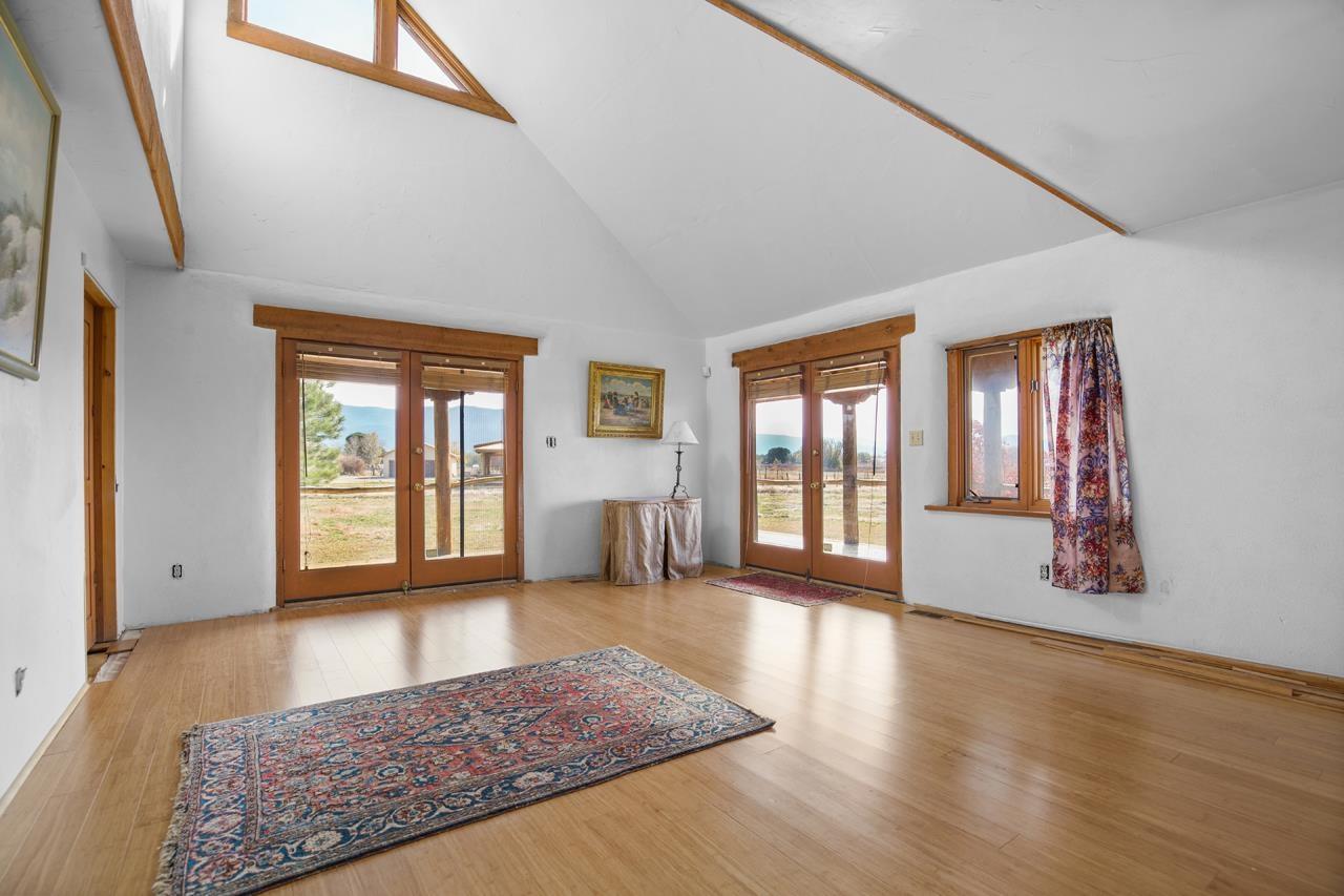 Taos, New Mexico, 87571, United States, 5 Bedrooms Bedrooms, ,5 BathroomsBathrooms,Residential,For Sale,1850359