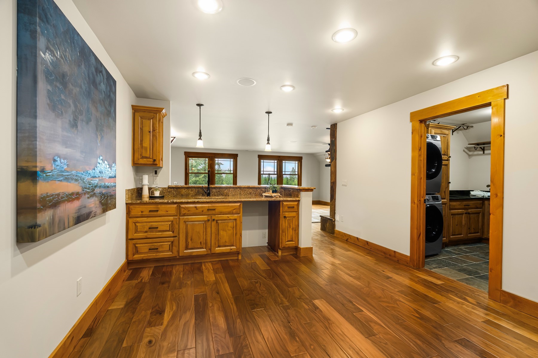  Custom Northwest Masterpiece - 物件實景