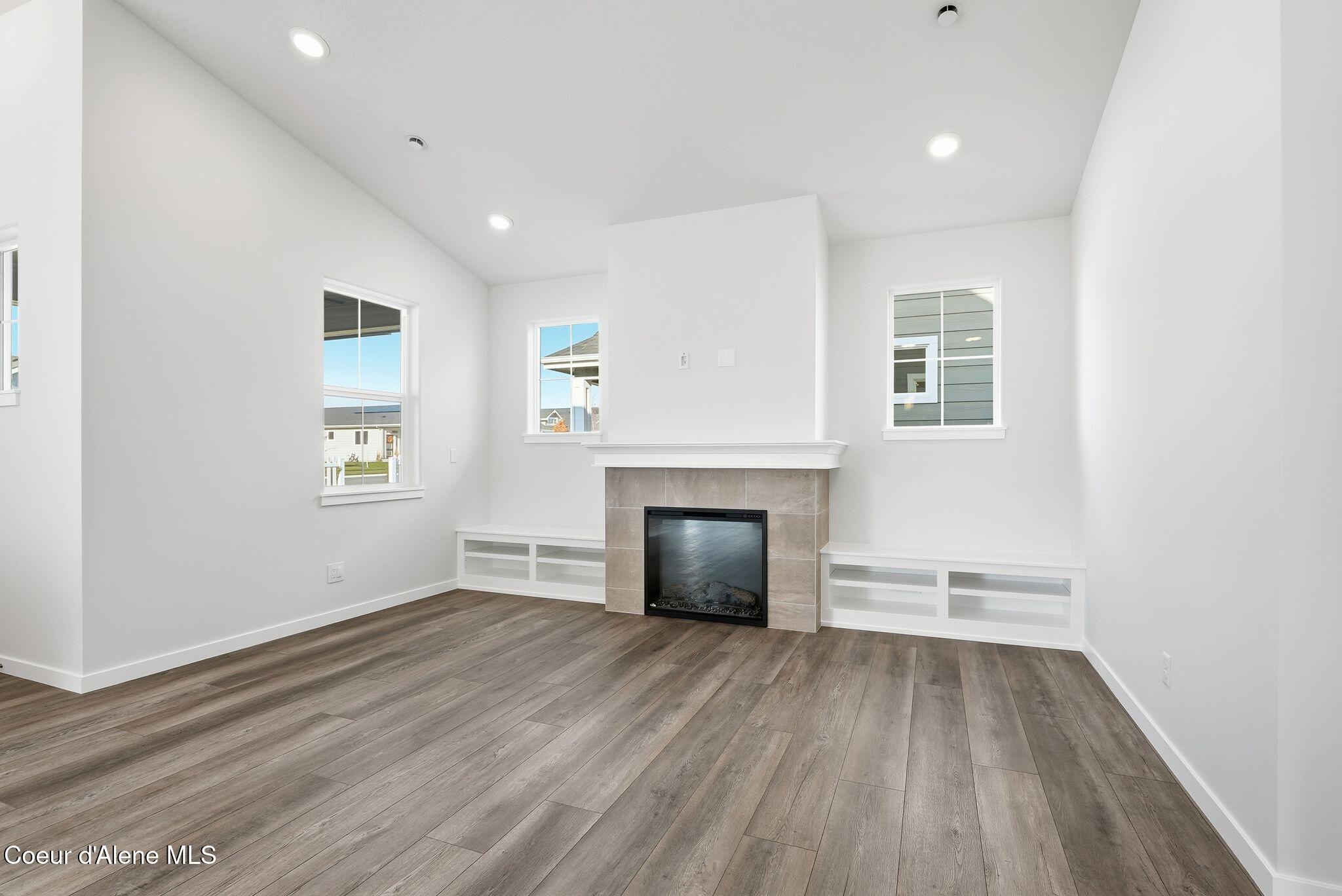 Coeur D'alene, Idaho, 83815, United States, 2 Bedrooms Bedrooms, ,Residential,For Sale,1991054