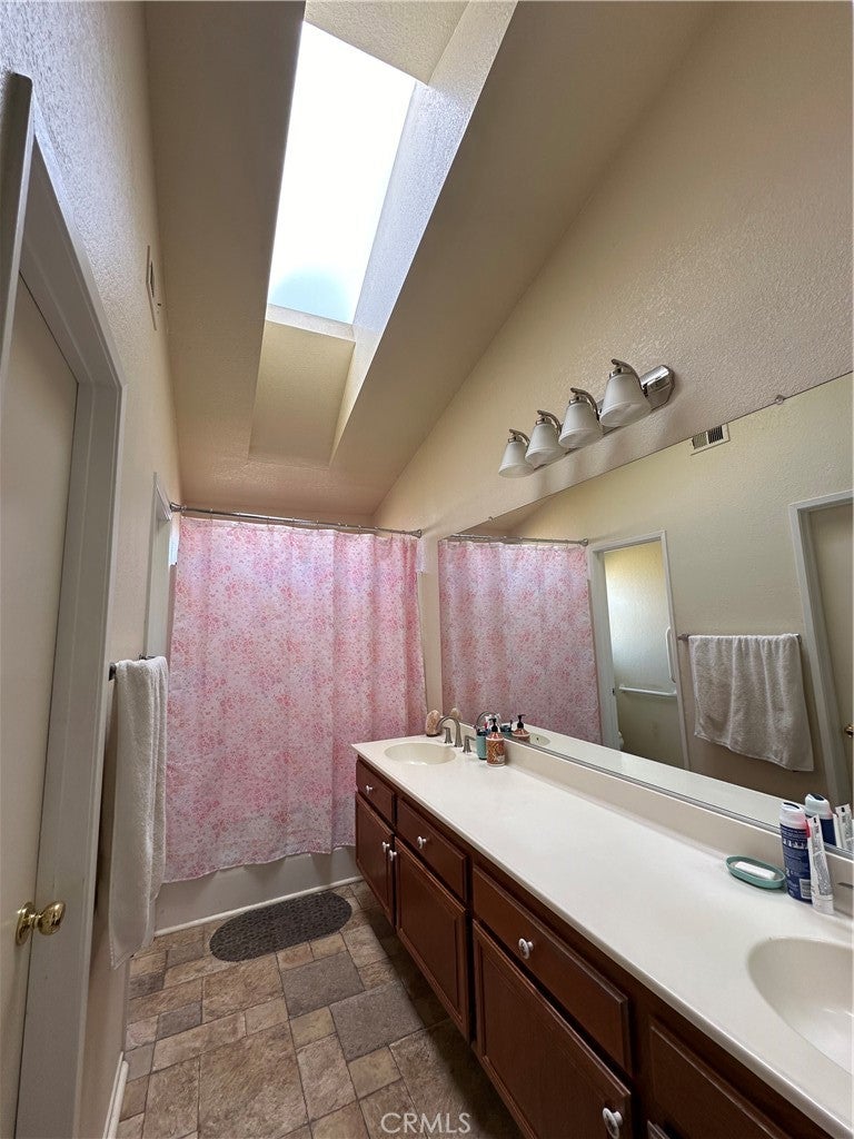 Palmdale, California, 93550, United States, 4 Bedrooms Bedrooms, ,2 BathroomsBathrooms,Residential,For Sale,2005550