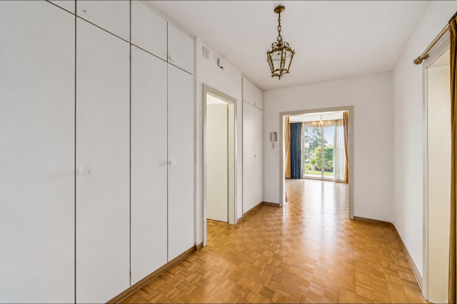  3.5-room apartment just a stone