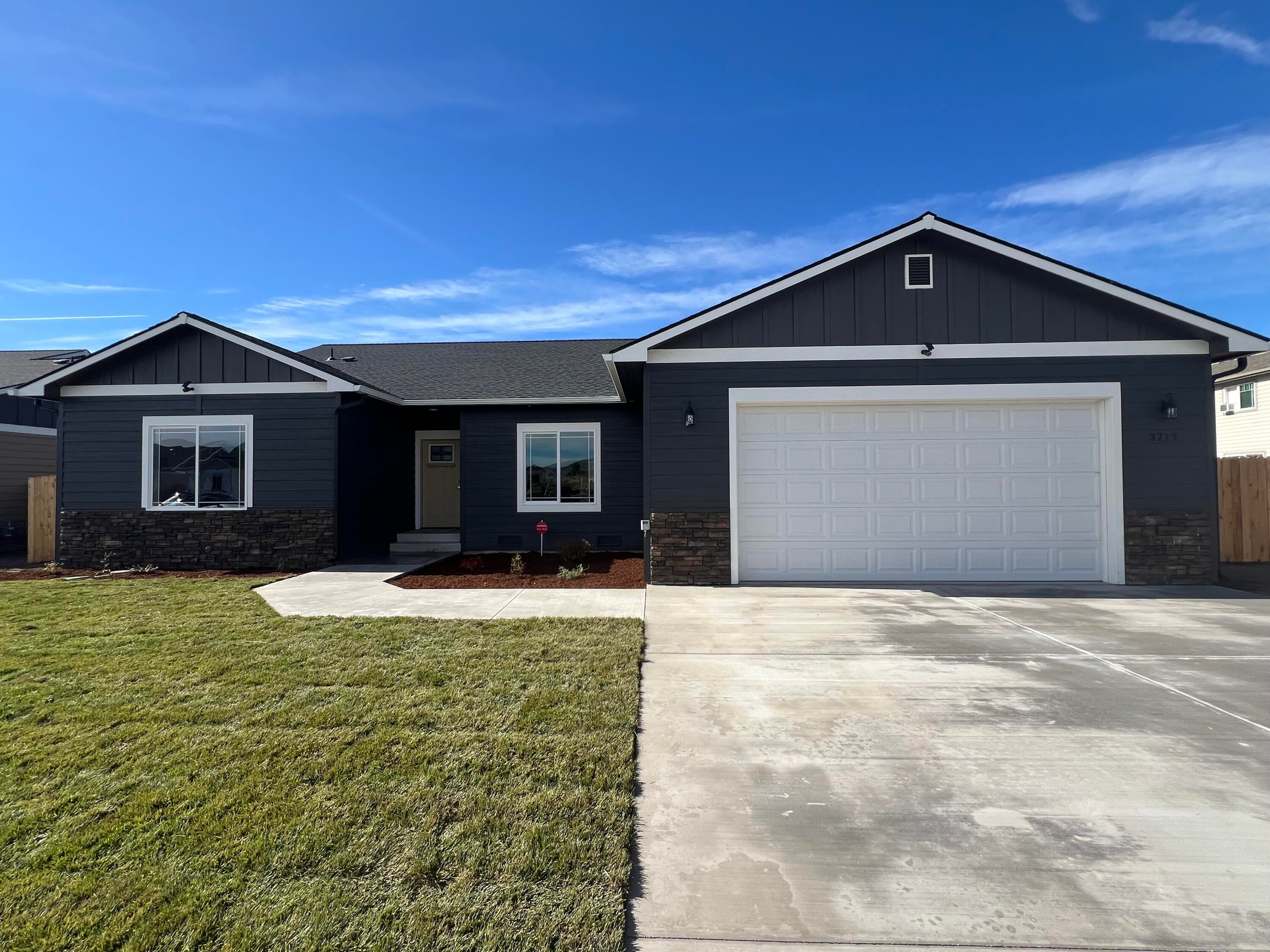 Klamath Falls, Oregon, 97603, United States, 4 Bedrooms Bedrooms, ,2 BathroomsBathrooms,Residential,For Sale,1968621