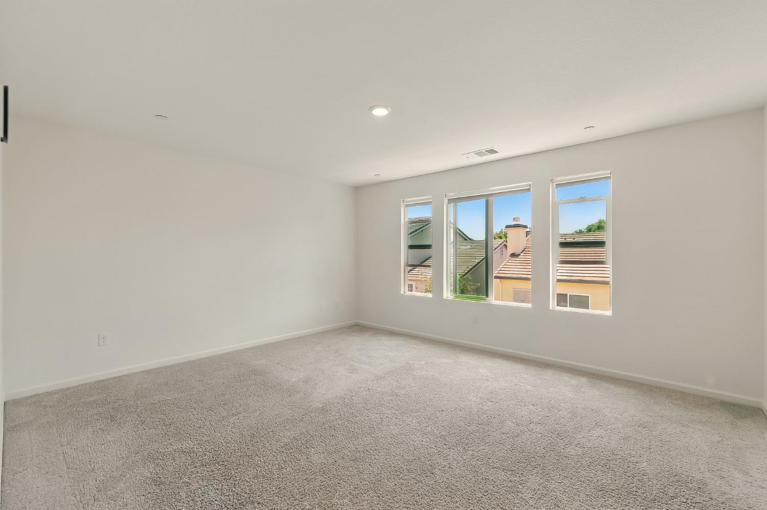 Elk Grove, California, 95758, United States, 4 Bedrooms Bedrooms, ,3 BathroomsBathrooms,Residential,For Sale,1847493