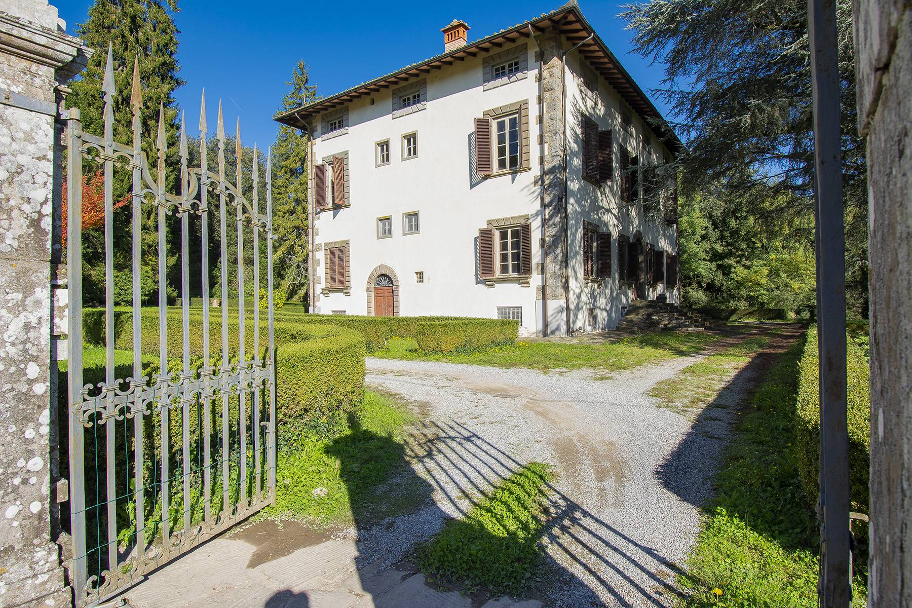 Prestigious Estate of the 16th century on the hills of Lucca 