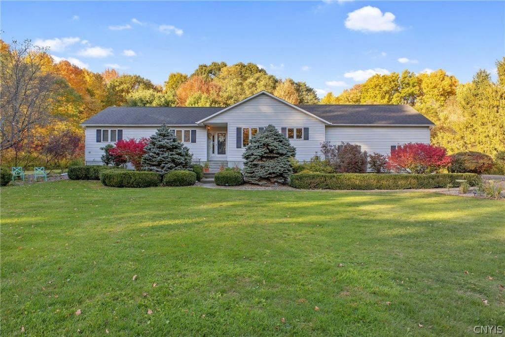 Bellows Rd, Baldwinsville, NY 13027