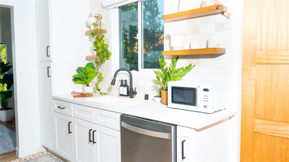 Los Angeles, California, 90027, United States, 3 Bedrooms Bedrooms, ,3 BathroomsBathrooms,Residential,For Sale,1980837