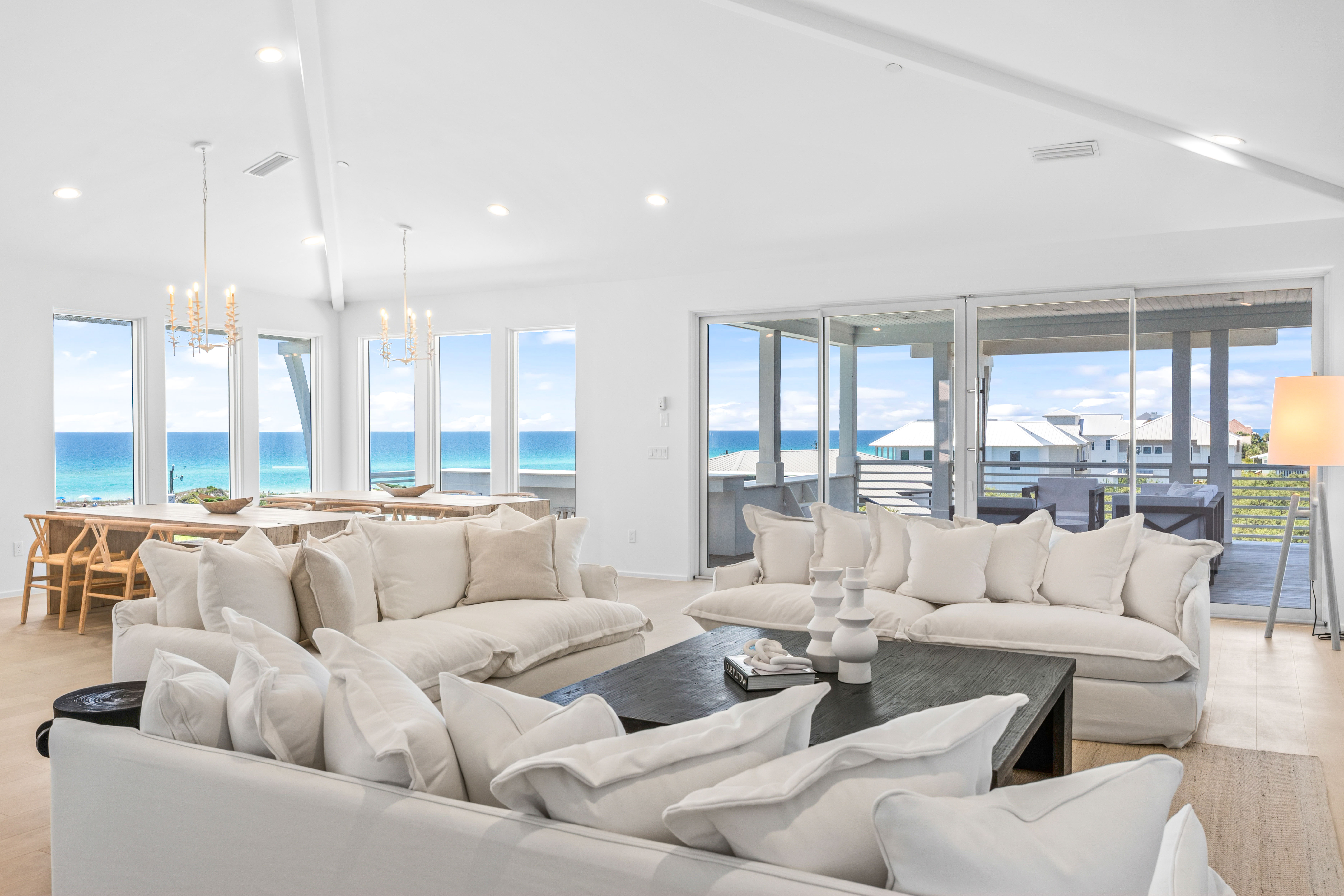  Four-Level Coastal Estate with Gulf Views in Exclusive Mala Beach - 物件實景