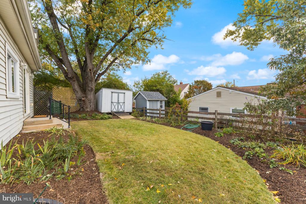 Takoma Park, Maryland, 20912, United States, 2 Bedrooms Bedrooms, ,2 BathroomsBathrooms,Residential,For Sale,1974718