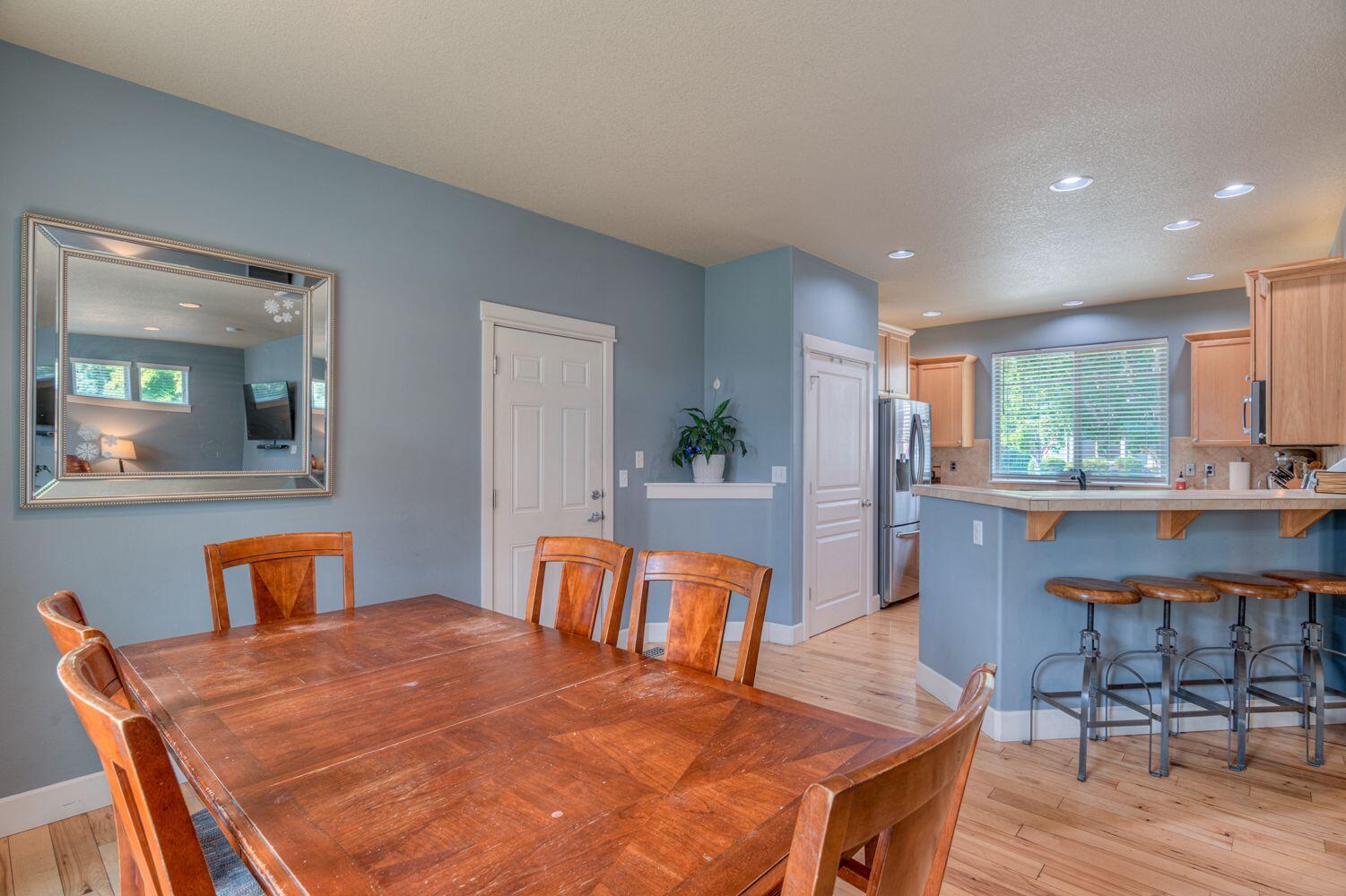 Redmond, Oregon, 97756, United States, 4 Bedrooms Bedrooms, ,3 BathroomsBathrooms,Residential,For Sale,1898439