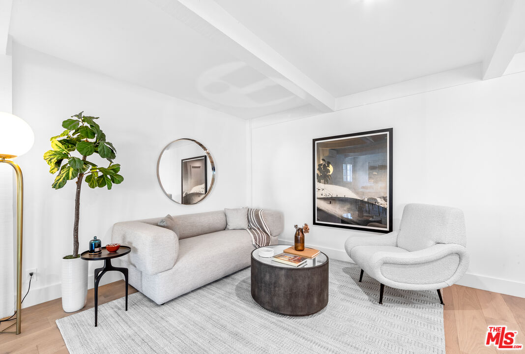 Los Angeles, California, 90049, United States, 3 Bedrooms Bedrooms, ,3 BathroomsBathrooms,Residential,For Sale,1890284