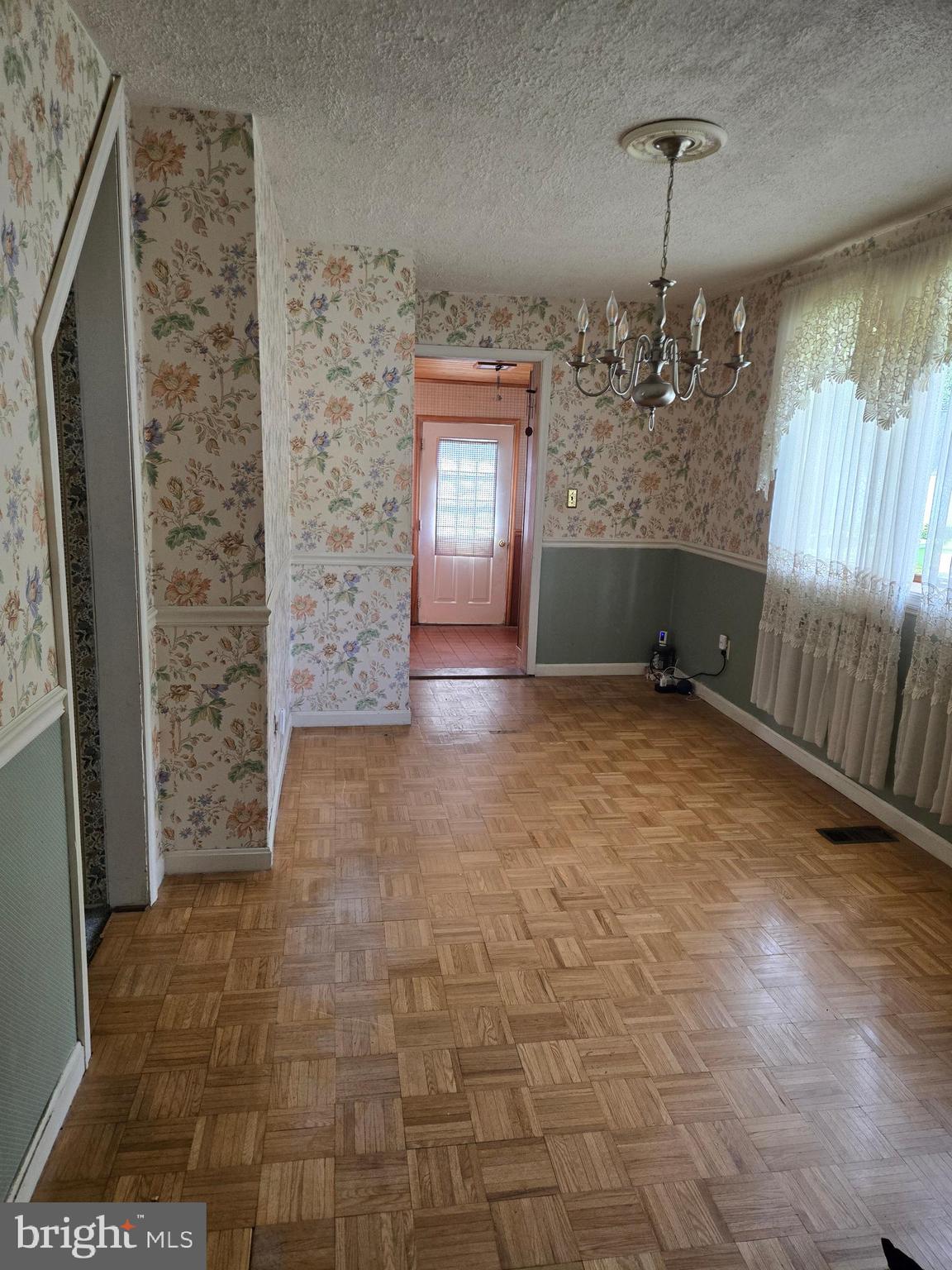 Fairfax, Virginia, 22030, United States, 5 Bedrooms Bedrooms, ,2 BathroomsBathrooms,Residential,For Sale,1920308