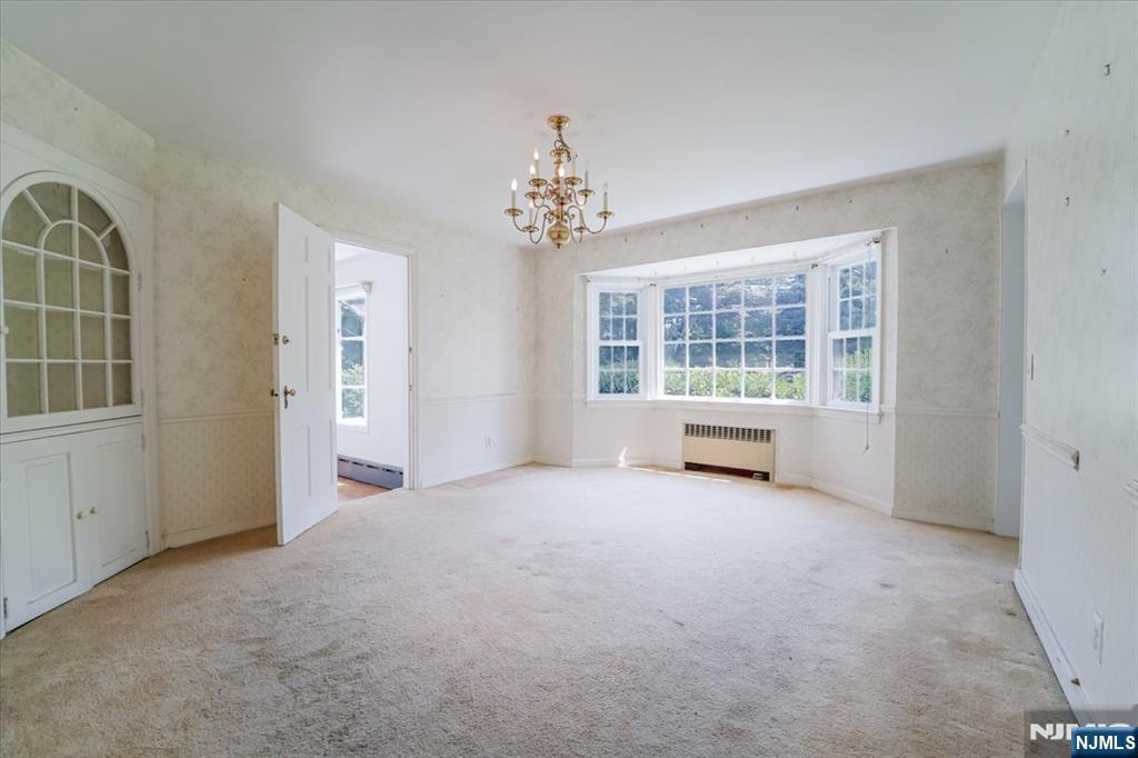 Wyckoff, New Jersey, 07481, United States, 5 Bedrooms Bedrooms, ,3 BathroomsBathrooms,Residential,For Sale,1920026
