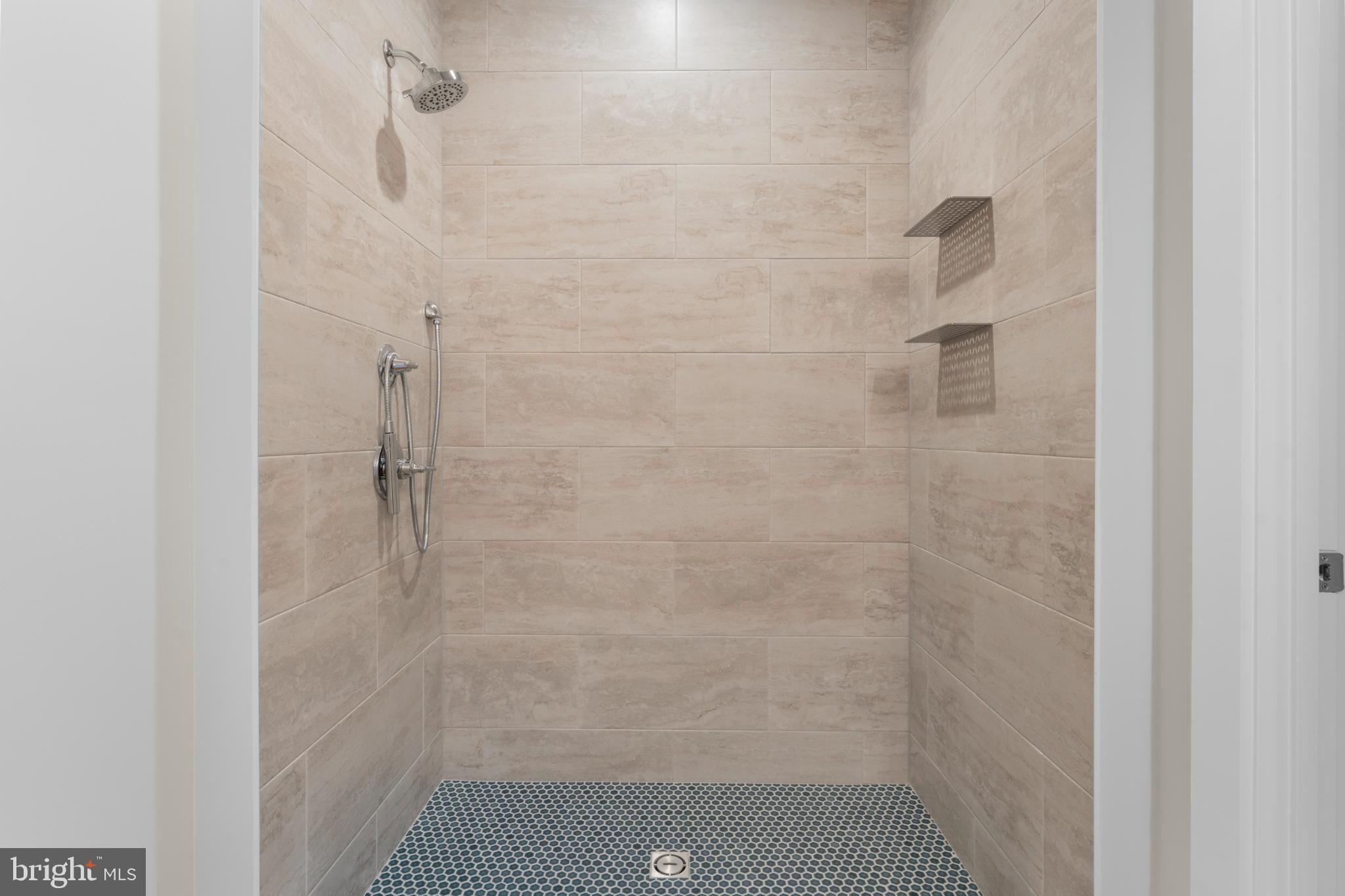 Warrenton, Virginia, 20187, United States, 5 Bedrooms Bedrooms, ,5 BathroomsBathrooms,Residential,For Sale,1977329