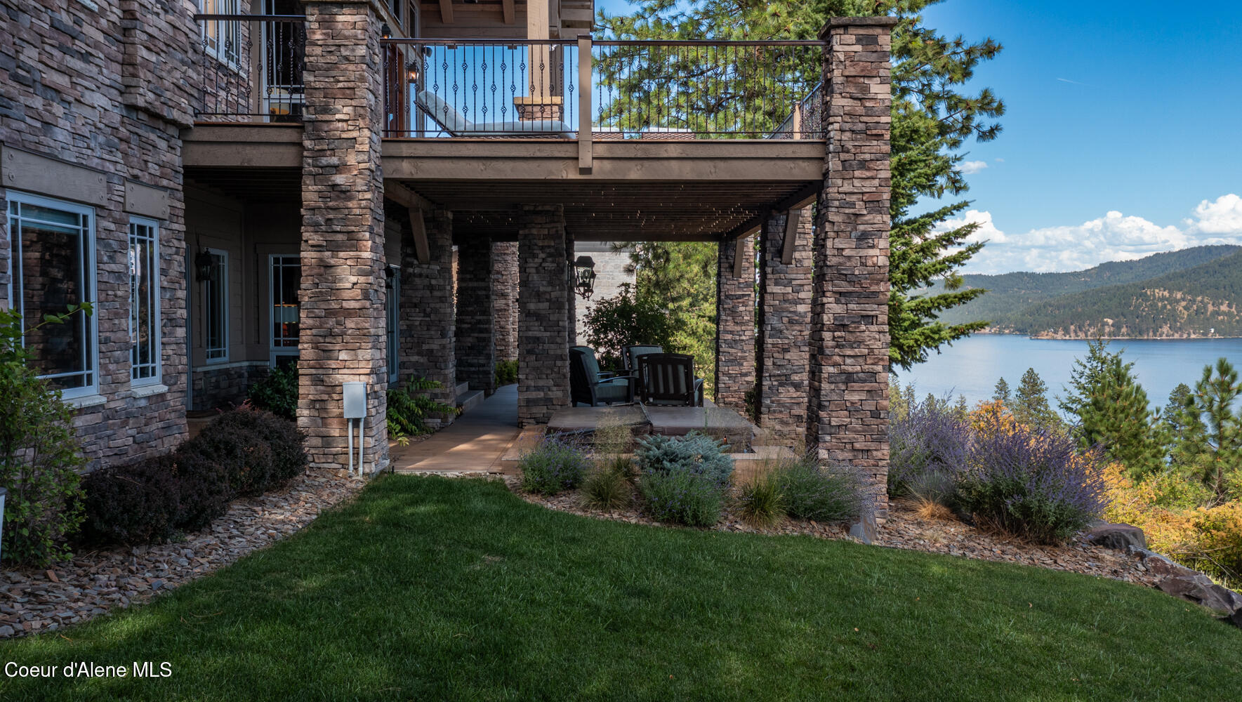 Coeur d'Alene, Idaho, 83814, United States, 4 Bedrooms Bedrooms, ,4 BathroomsBathrooms,Residential,For Sale,1909432