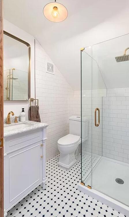 La Crosse, Wisconsin, 54601, United States, 6 Bedrooms Bedrooms, ,5 BathroomsBathrooms,Residential,For Sale,2018389