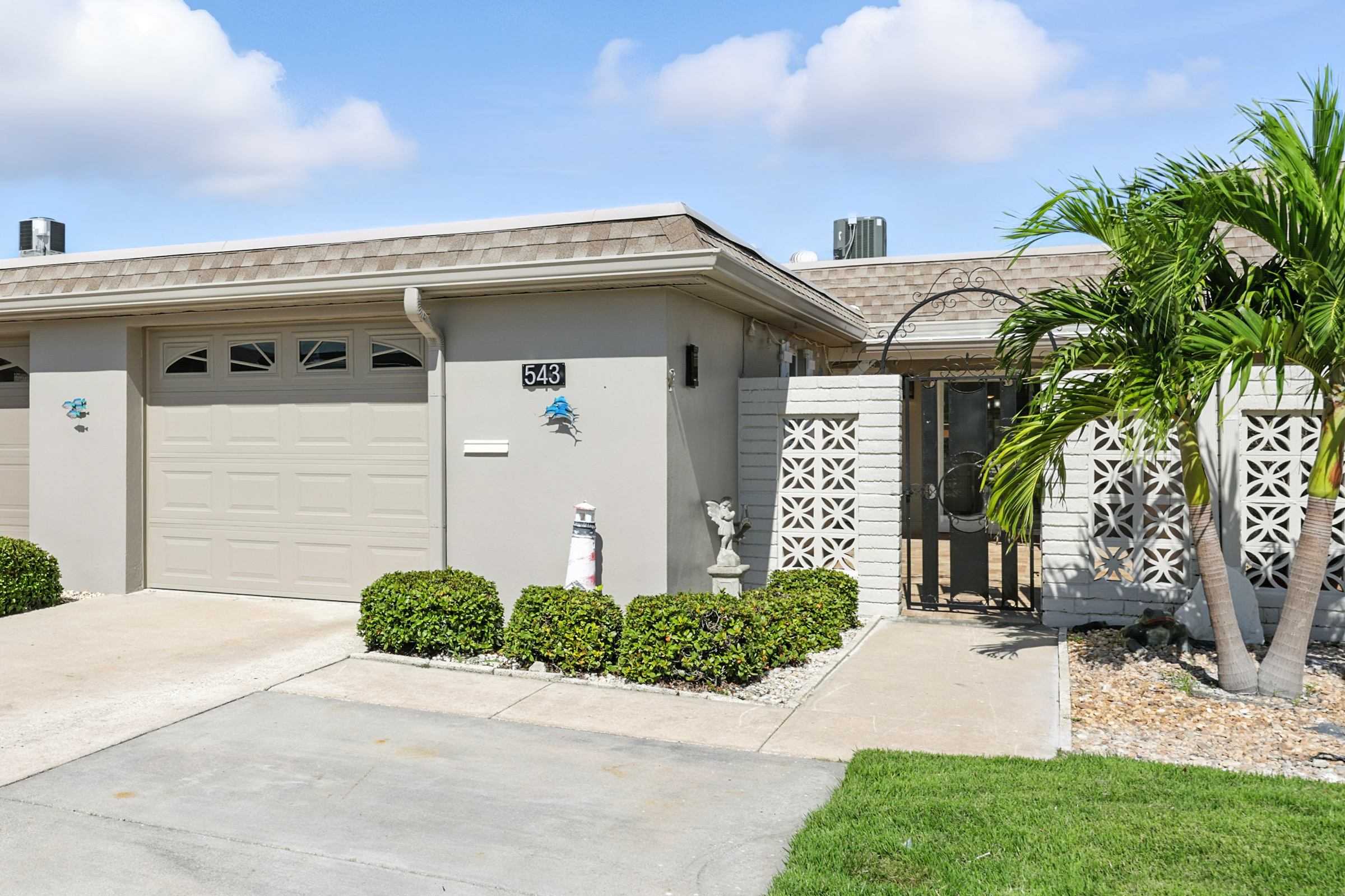 St. Petersburg, Florida, 33708, United States, 2 Bedrooms Bedrooms, ,2 BathroomsBathrooms,Residential,For Sale,1976301