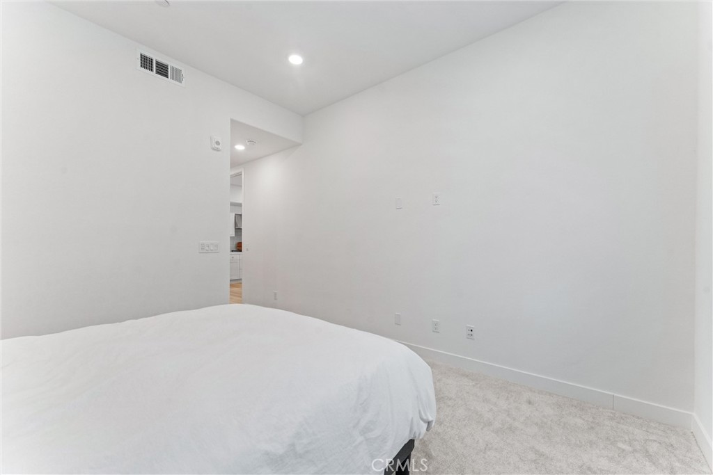 Irvine, California, 92618, United States, 2 Bedrooms Bedrooms, ,2 BathroomsBathrooms,Residential,For Sale,1988212