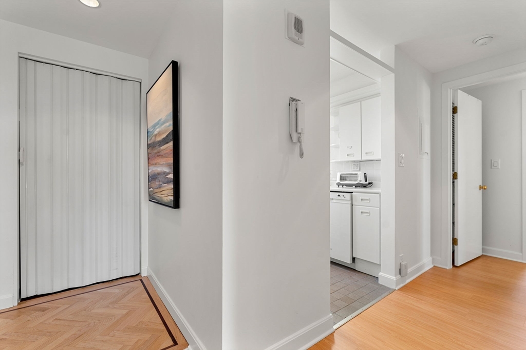 Cambridge, Massachusetts, 02139, United States, 1 Bedroom Bedrooms, ,2 BathroomsBathrooms,Residential,For Sale,1875314