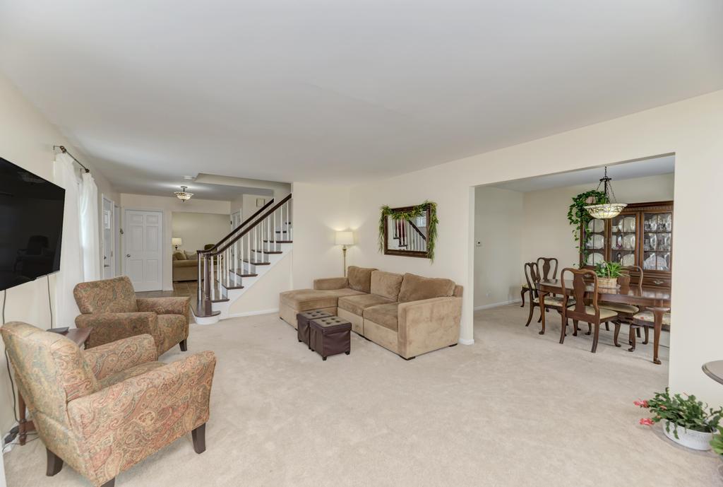 Arlington Heights, Illinois, 60005, United States, 5 Bedrooms Bedrooms, ,3 BathroomsBathrooms,Residential,For Sale,2001547