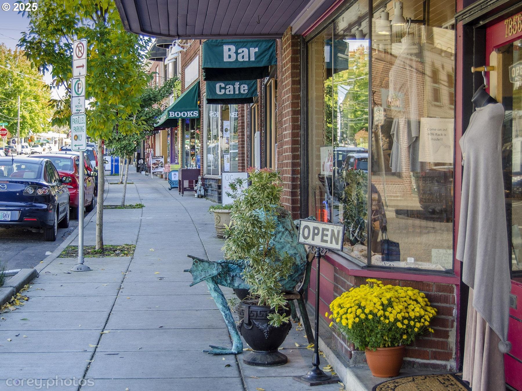 Portland, Oregon, 97219, United States, 3 Bedrooms Bedrooms, ,3 BathroomsBathrooms,Residential,For Sale,1998878