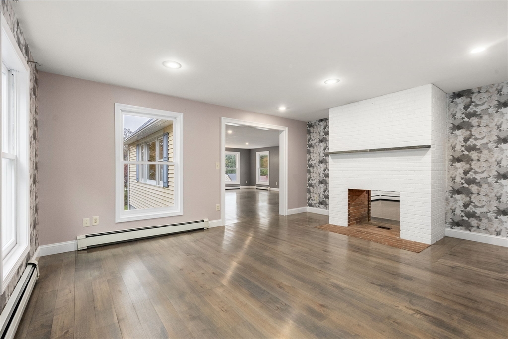 Greenfield, Massachusetts, 01301, United States, 4 Bedrooms Bedrooms, ,4 BathroomsBathrooms,Residential,For Sale,1967779