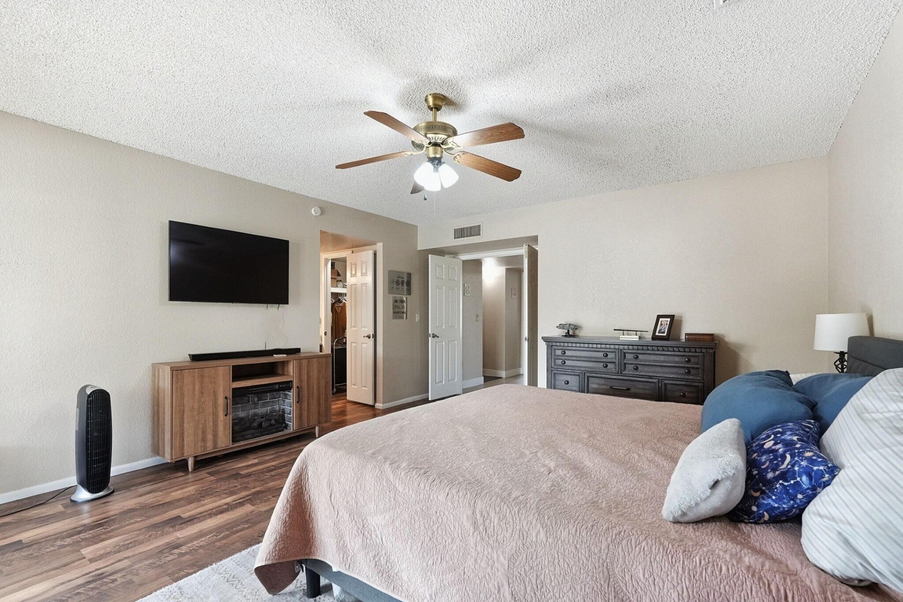 301 E Helena Drive  Phoenix, AZ - 物件實景