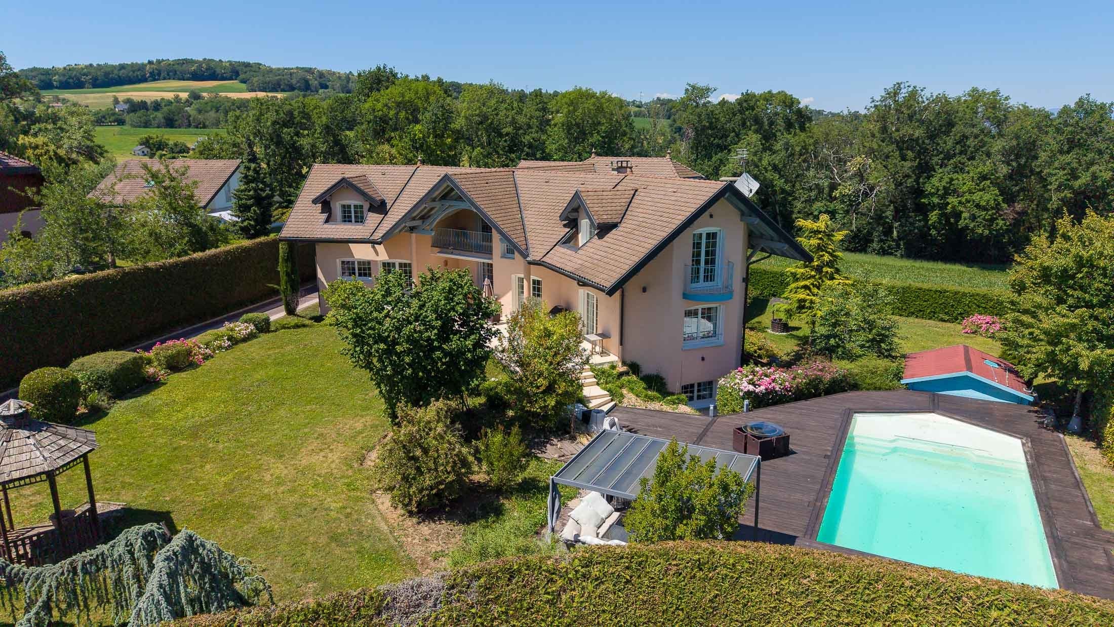  Elegant Family Property Near Annecy with a Spacious Independent Area - 物件實景