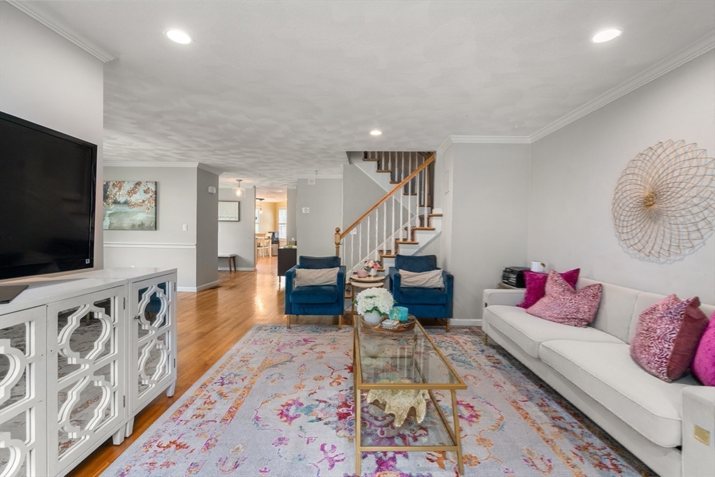 Hopkinton, Massachusetts, 01748, United States, 2 Bedrooms Bedrooms, ,3 BathroomsBathrooms,Residential,For Sale,1875527