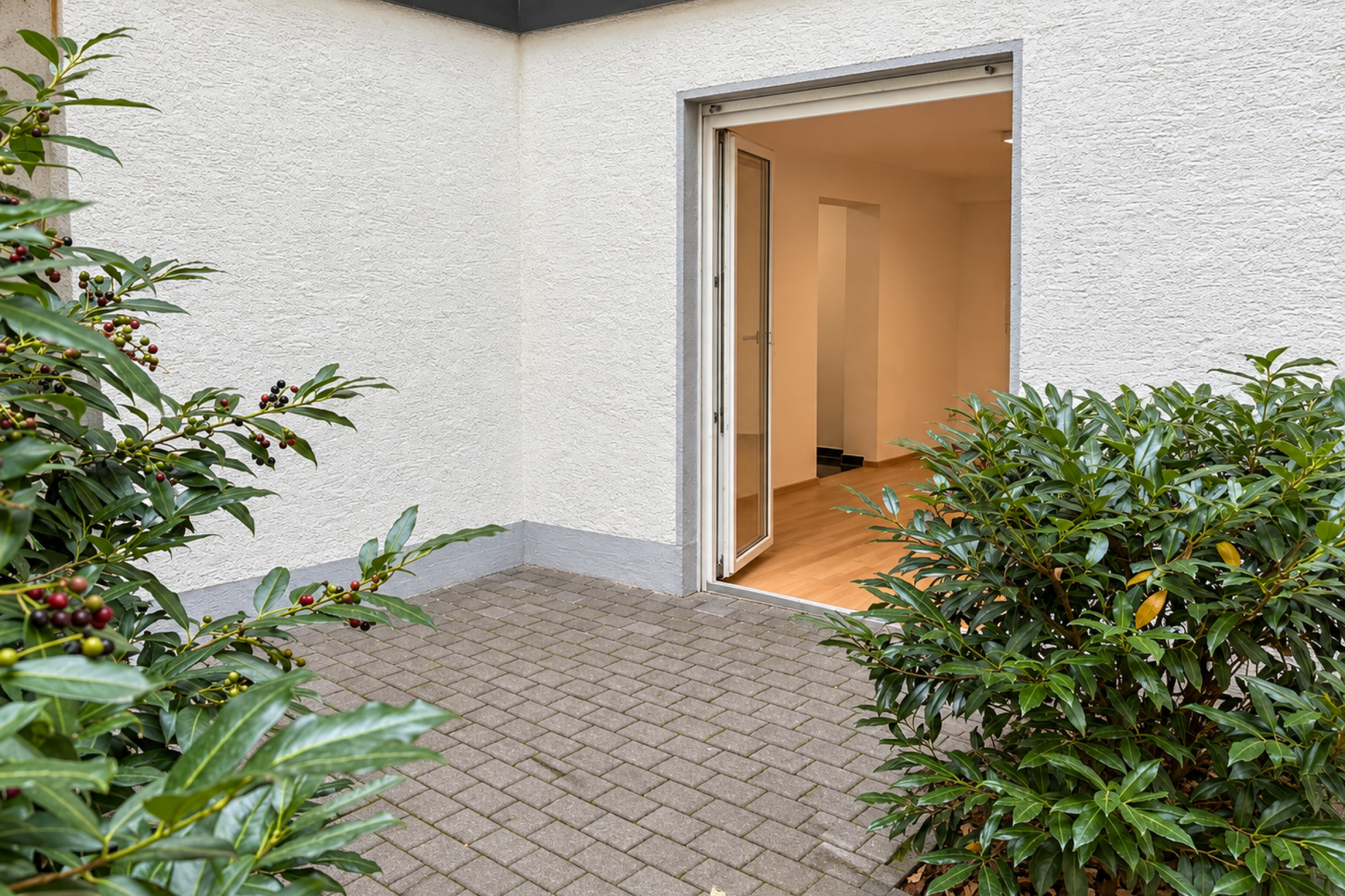  Renovated 1-Bedroom Apartment with Terrace in a Well-Maintained Complex - 物件實景