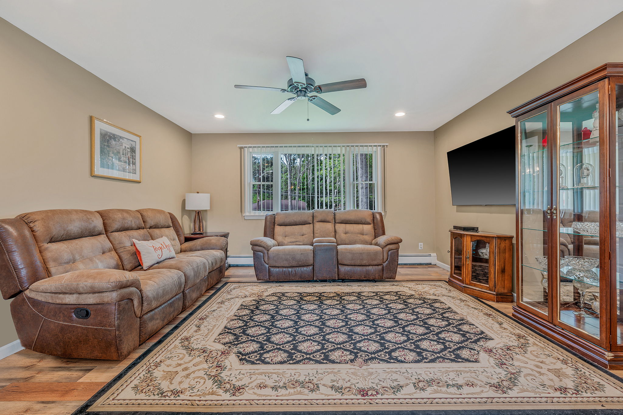 Holbrook, New York, 11741, United States, 4 Bedrooms Bedrooms, ,2 BathroomsBathrooms,Residential,For Sale,1921104