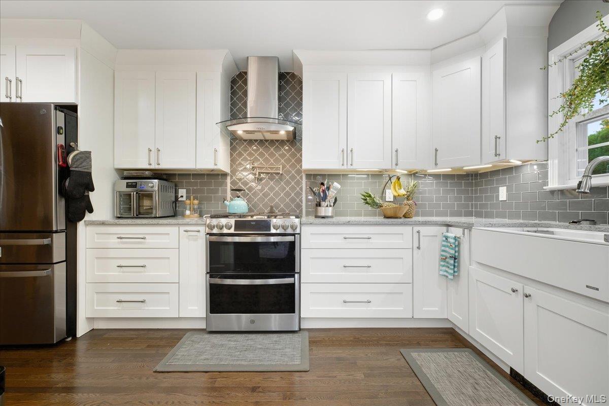 Merrick, New York, 11566, United States, 3 Bedrooms Bedrooms, ,3 BathroomsBathrooms,Residential,For Sale,1986518