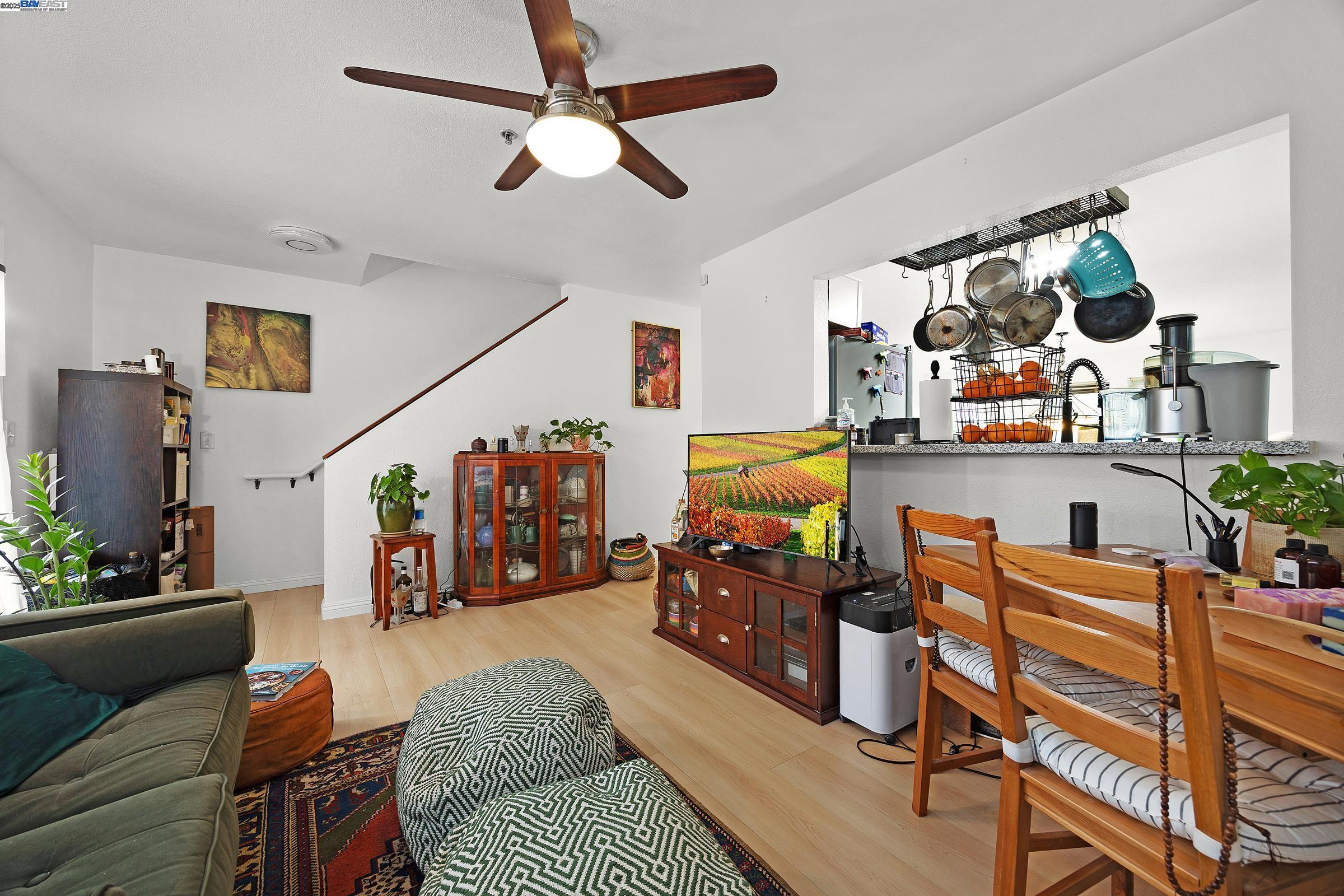 Emeryville, California, 94608, United States, 2 Bedrooms Bedrooms, ,1 BathroomBathrooms,Residential,For Sale,1907705