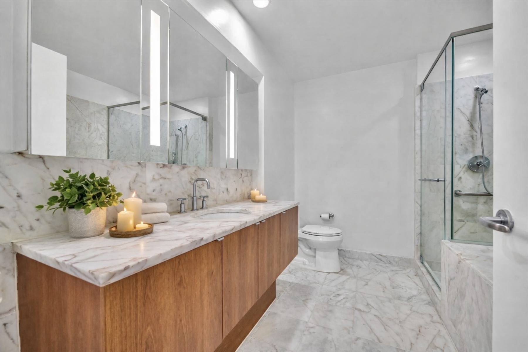  ?BRIGHT TWO BEDROOM TWO BATHROOM CONDO WITH STUNNING VIEWS? - 物件實景