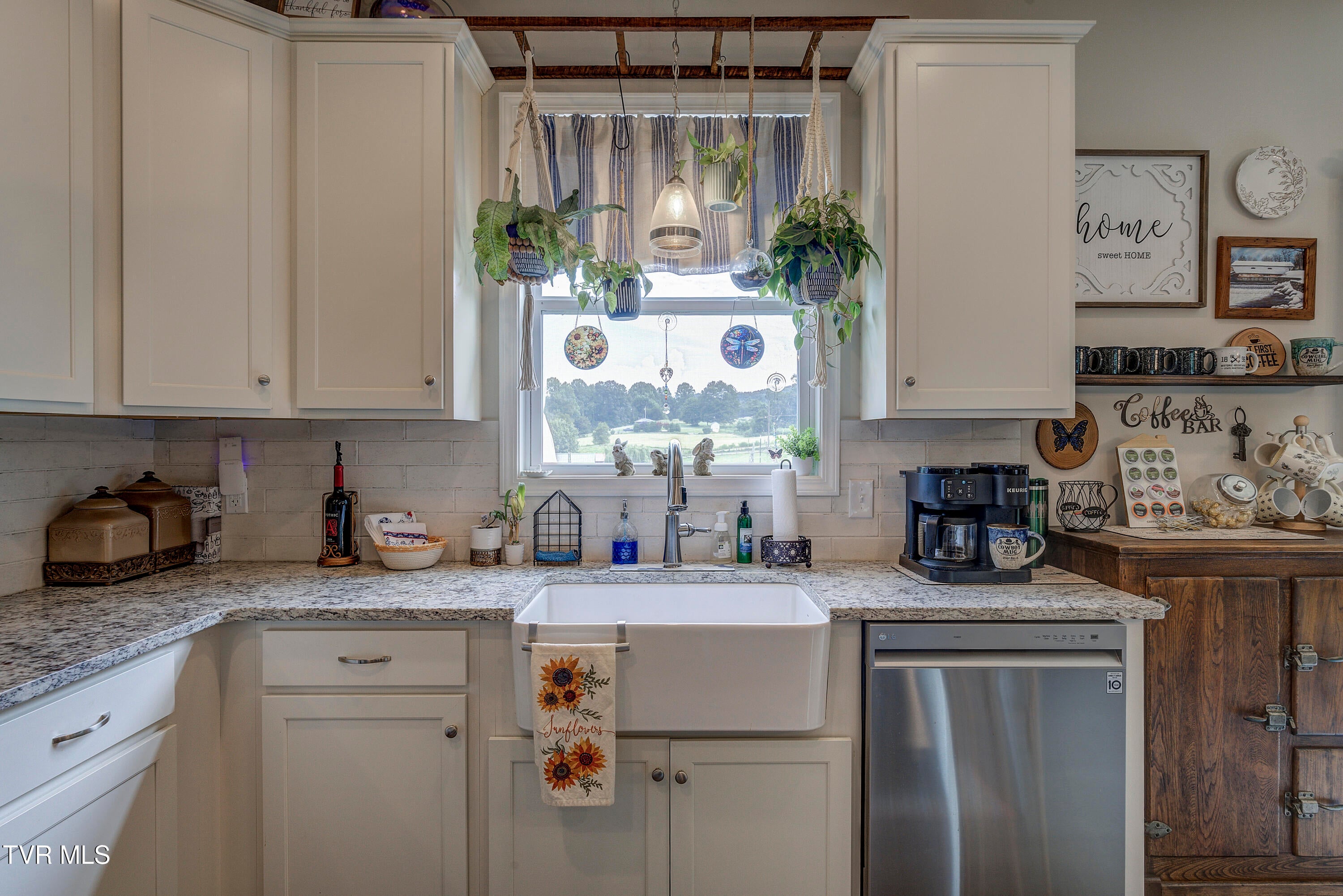 Elizabethton, Tennessee, 37643, United States, 3 Bedrooms Bedrooms, ,2 BathroomsBathrooms,Residential,For Sale,1925509