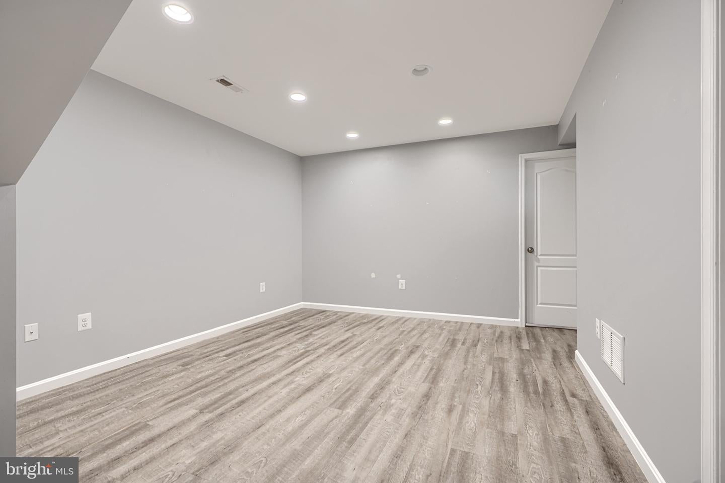 Glen Burnie, Maryland, 21060, United States, 4 Bedrooms Bedrooms, ,4 BathroomsBathrooms,Residential,For Sale,1983515