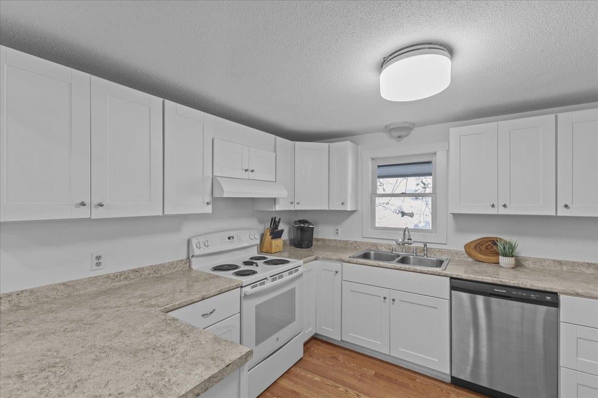 Stowe, Vermont, 05672, United States, 4 Bedrooms Bedrooms, ,2 BathroomsBathrooms,Residential,For Sale,2003261