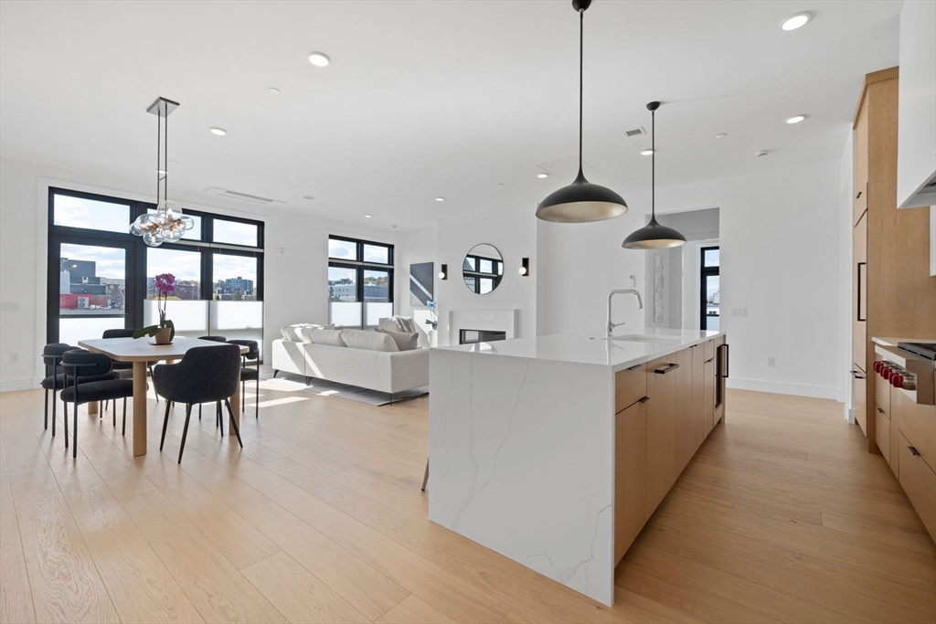 Brookline, Massachusetts, 02446, United States, 3 Bedrooms Bedrooms, ,4 BathroomsBathrooms,Residential,For Sale,1975462