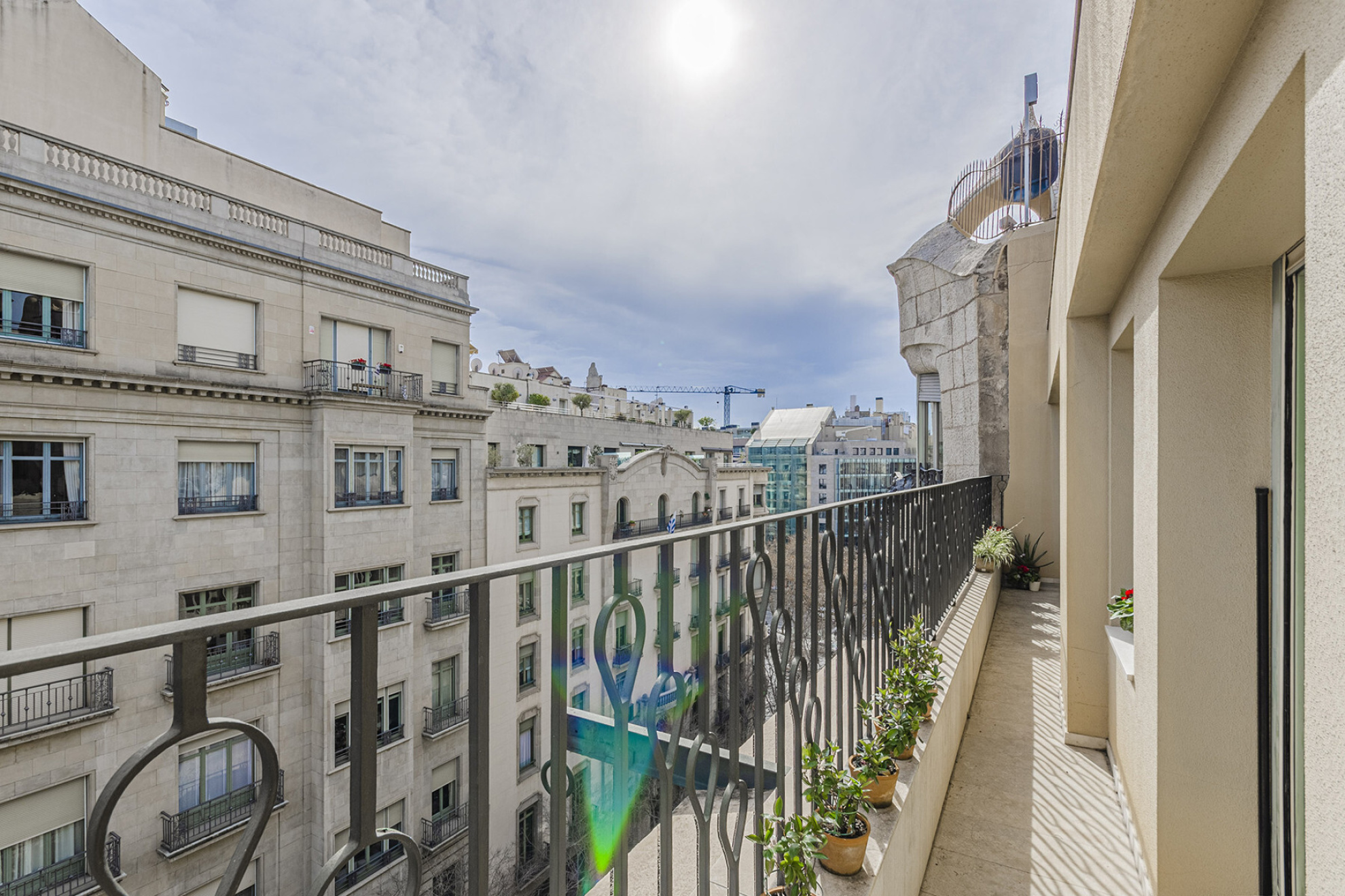  Impressive duplex adjacent to Gaudí