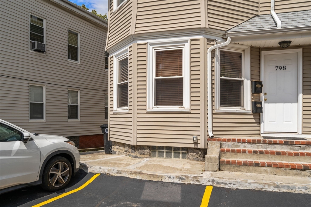 Watertown, Massachusetts, 02472, United States, 2 Bedrooms Bedrooms, ,1 BathroomBathrooms,Residential,For Sale,1940612
