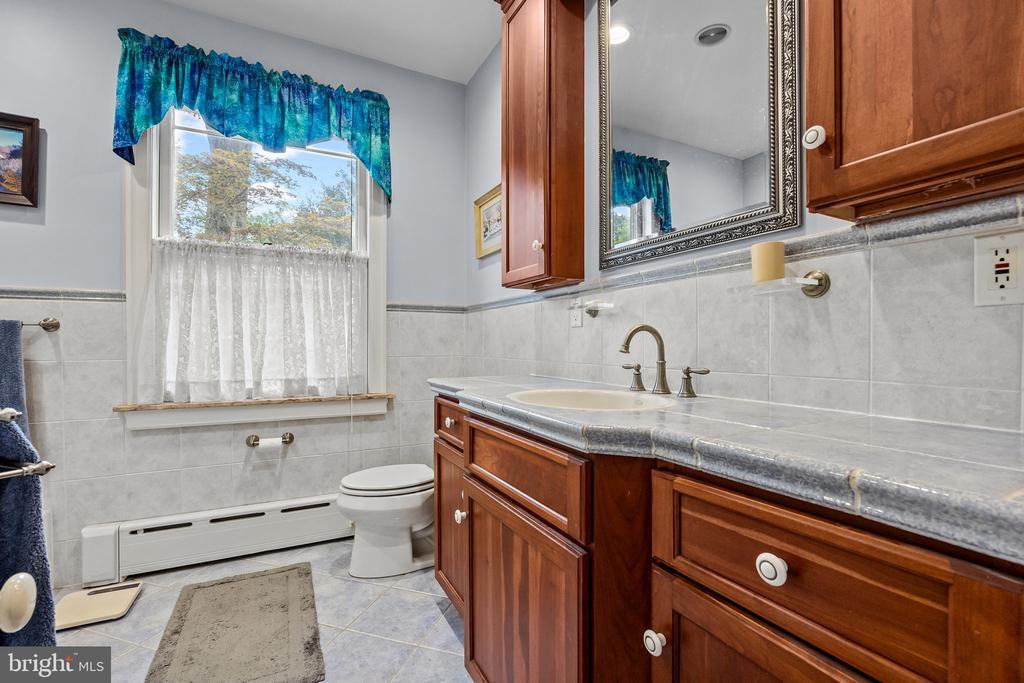 Lansdowne, Pennsylvania, 19050, United States, 5 Bedrooms Bedrooms, ,3 BathroomsBathrooms,Residential,For Sale,1926052