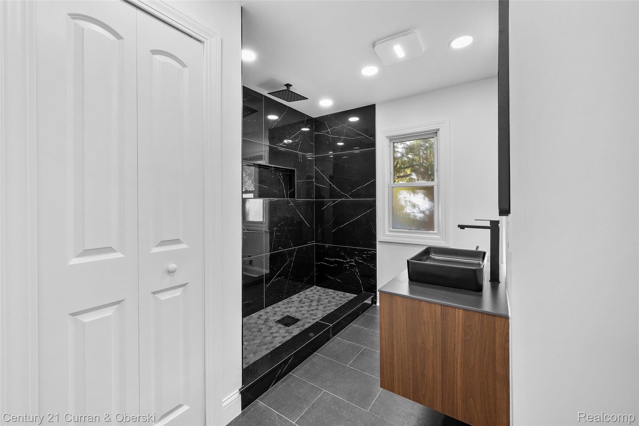 Dearborn, Michigan, 48124, United States, 4 Bedrooms Bedrooms, ,3 BathroomsBathrooms,Residential,For Sale,1979492