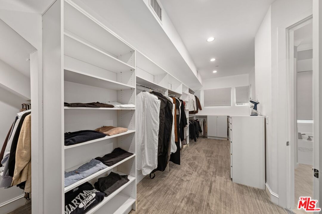 Los Angeles, California, 90094, United States, 3 Bedrooms Bedrooms, ,4 BathroomsBathrooms,Residential,For Sale,1947041