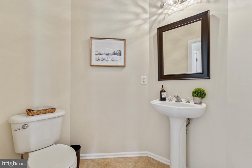 Ashburn, Virginia, 20147, United States, 5 Bedrooms Bedrooms, ,6 BathroomsBathrooms,Residential,For Sale,1839490