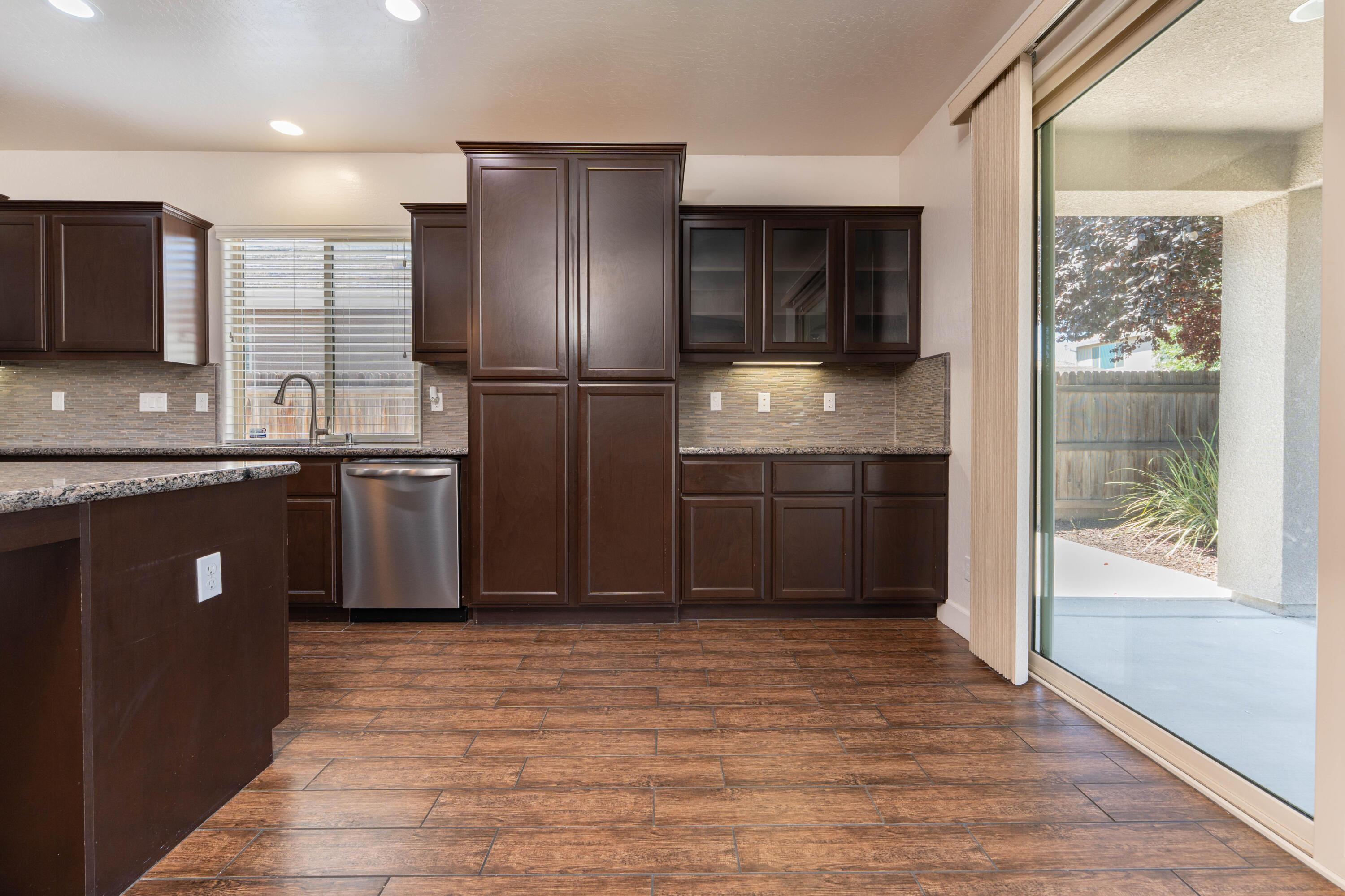 Tulare, California, 93274, United States, 4 Bedrooms Bedrooms, ,3 BathroomsBathrooms,Residential,For Sale,1975083