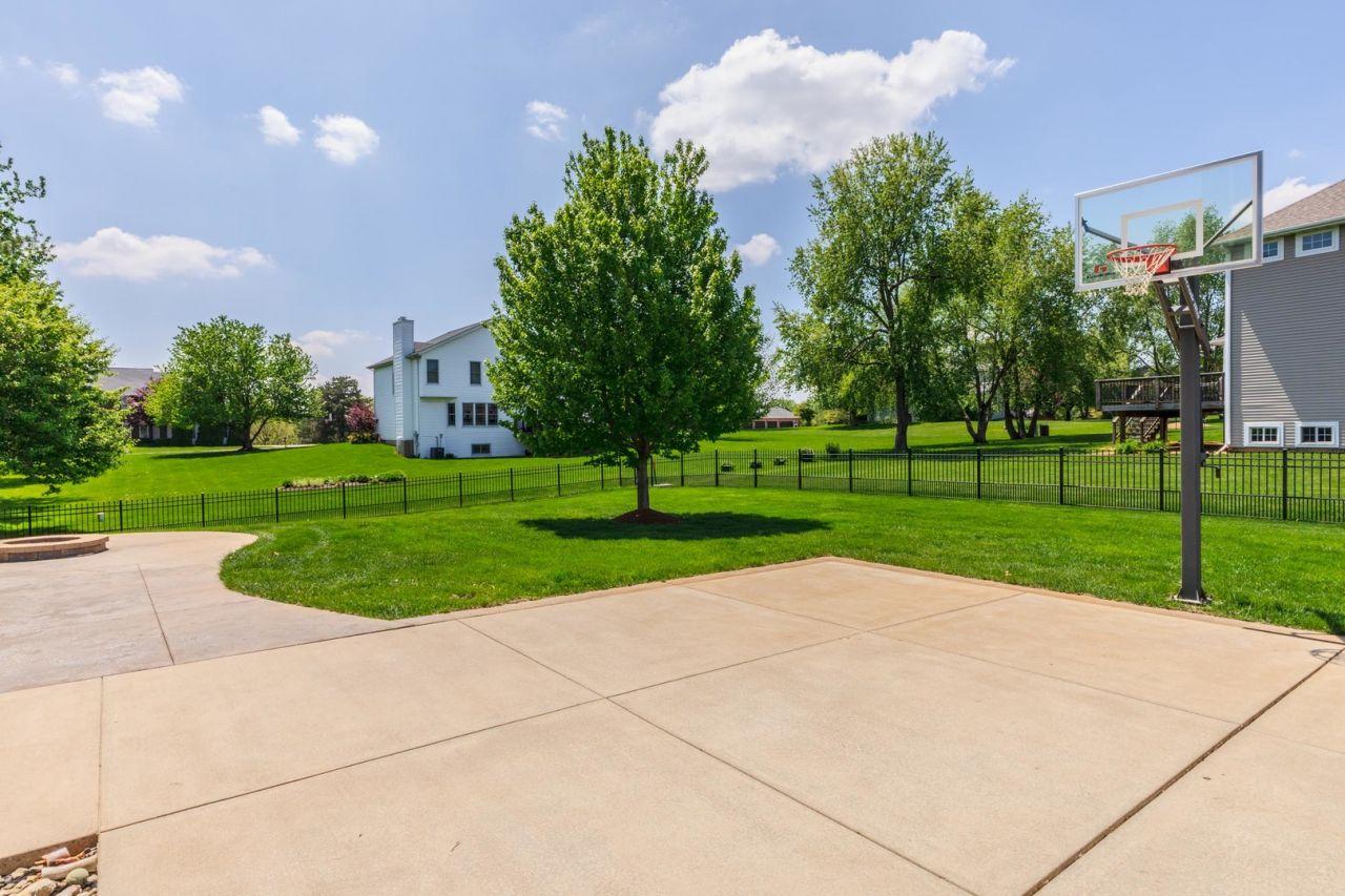 Bloomington, Illinois, 61705, United States, 5 Bedrooms Bedrooms, ,5 BathroomsBathrooms,Residential,For Sale,1817687