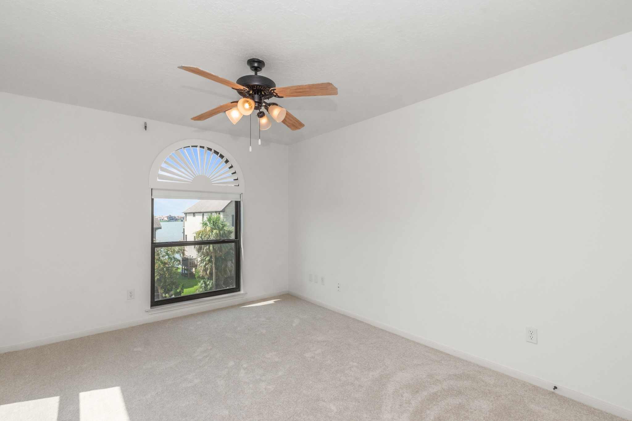 Houston, Texas, 77058, United States, 3 Bedrooms Bedrooms, ,4 BathroomsBathrooms,Residential,For Sale,1924880