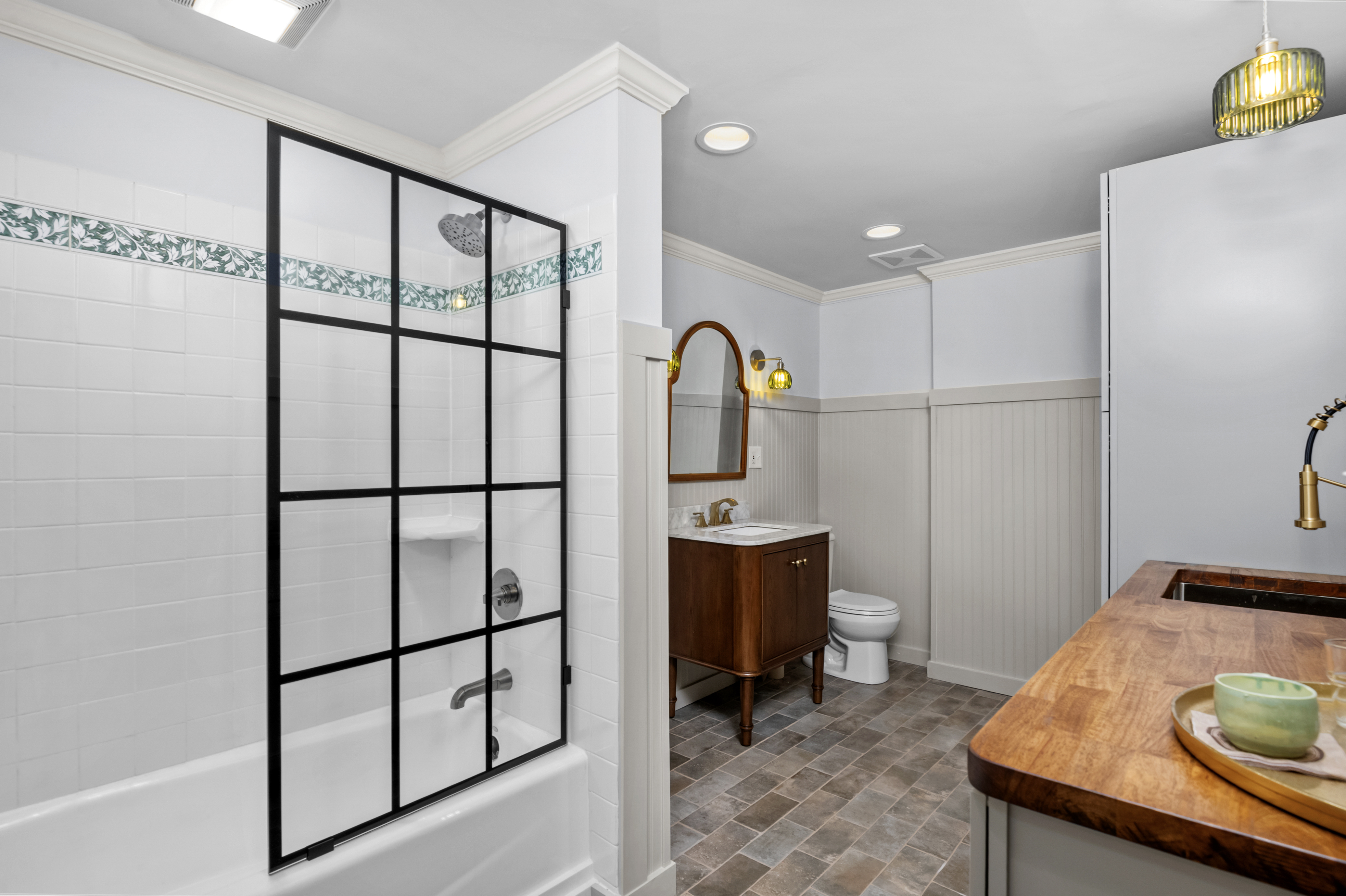 Wyomissing, Pennsylvania, 19610, United States, 4 Bedrooms Bedrooms, ,3 BathroomsBathrooms,Residential,For Sale,1938132